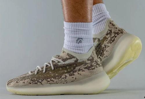yeezy最新爆料,潮流鞋王再掀狂潮，神秘新品即将亮相